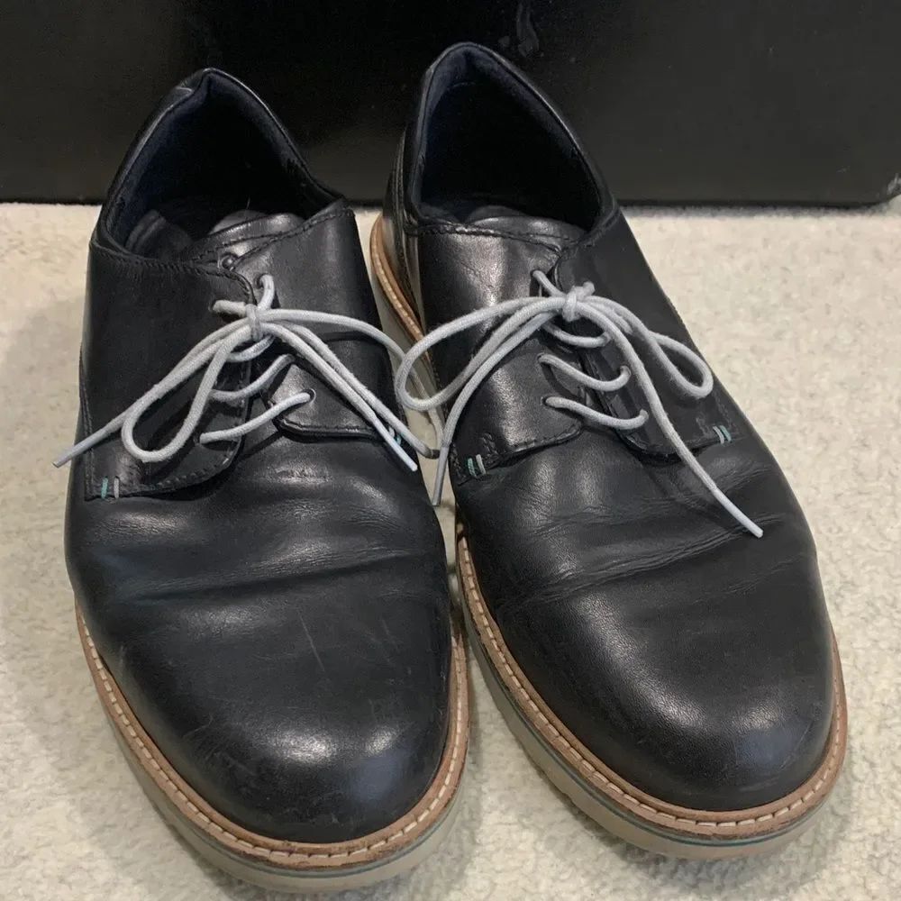 Ecco Black Leather Men's Oxfords with Tan Sole
